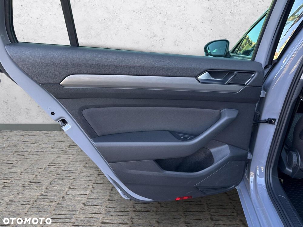 Volkswagen Passat - 37