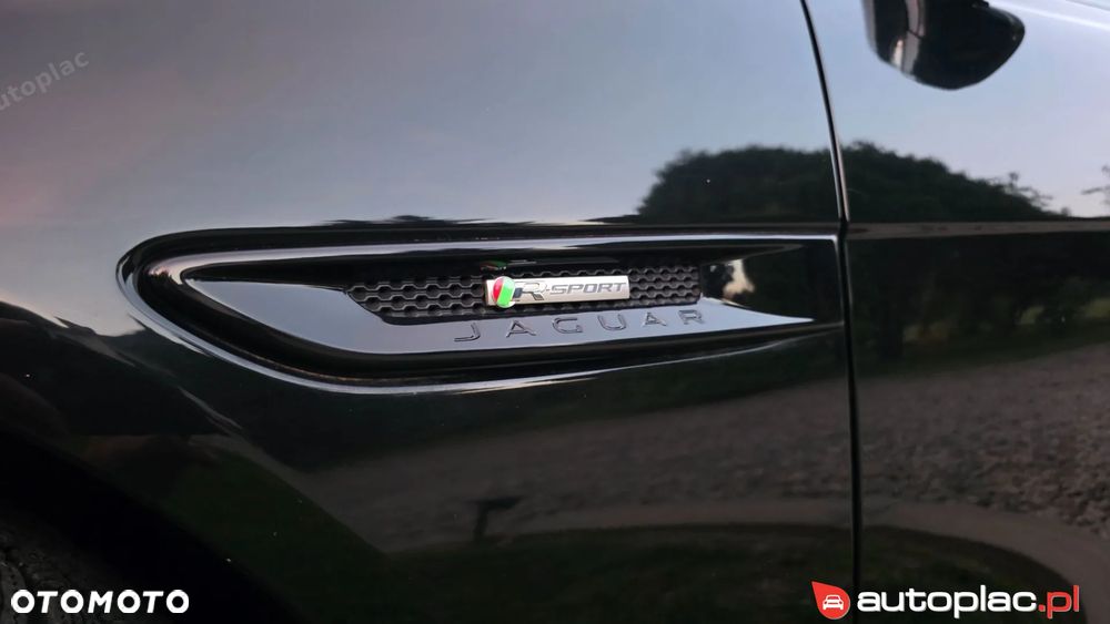 Jaguar XE 2.0 T R-Sport - 25