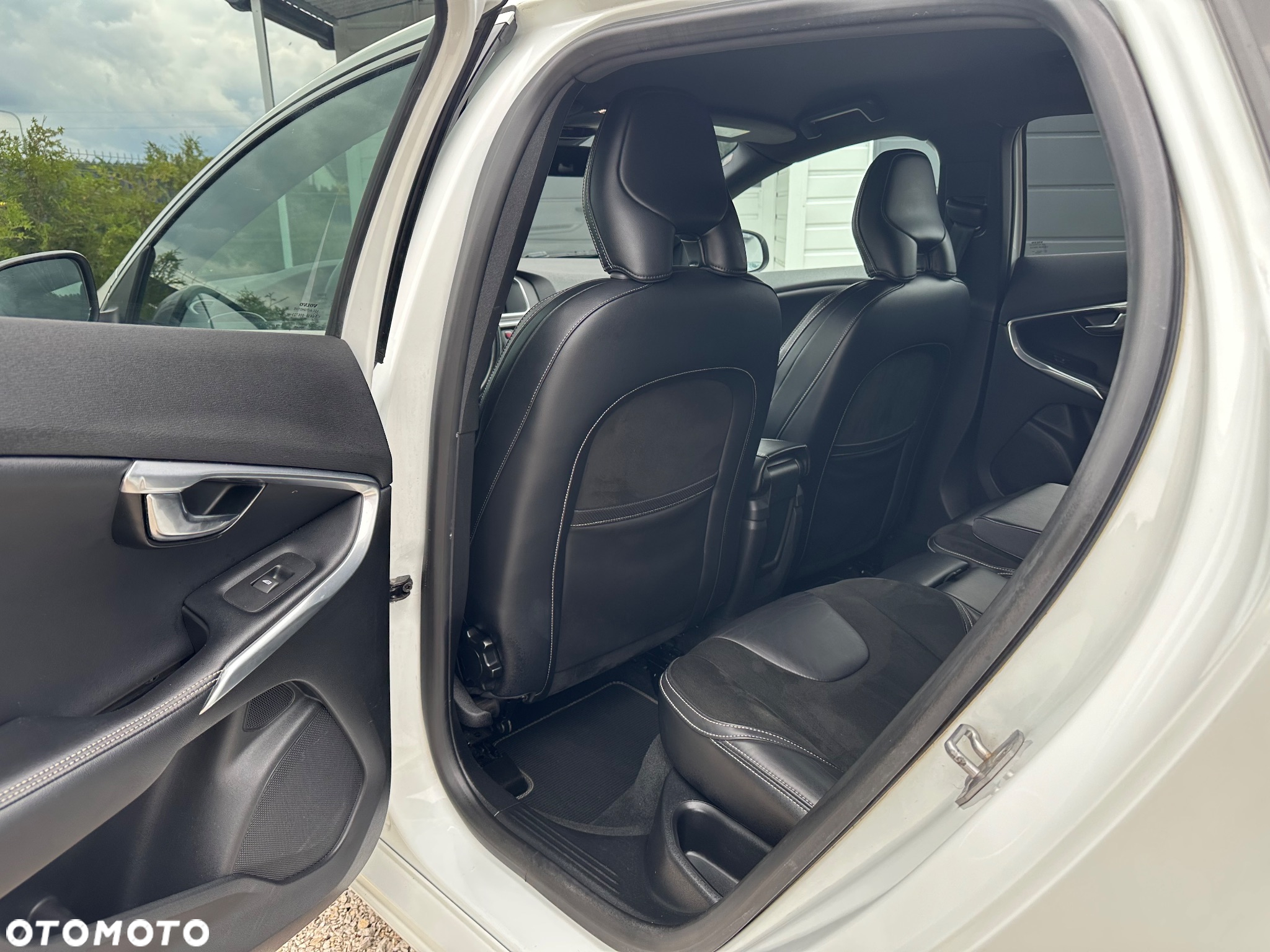 Volvo V40 D3 Drive-E R-Design Momentum - 8