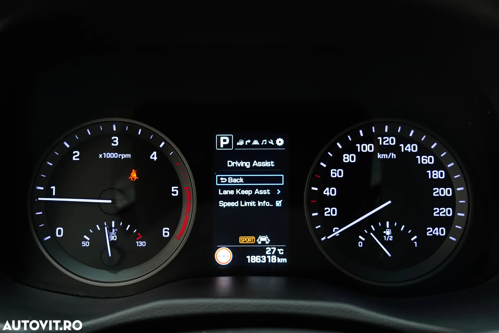 Hyundai Tucson blue 1.7 CRDi 2WD DCT Premium - 38