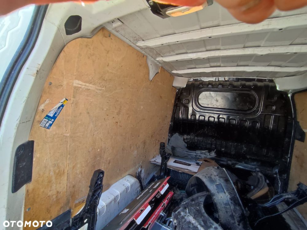 Nissan NV200 - 26