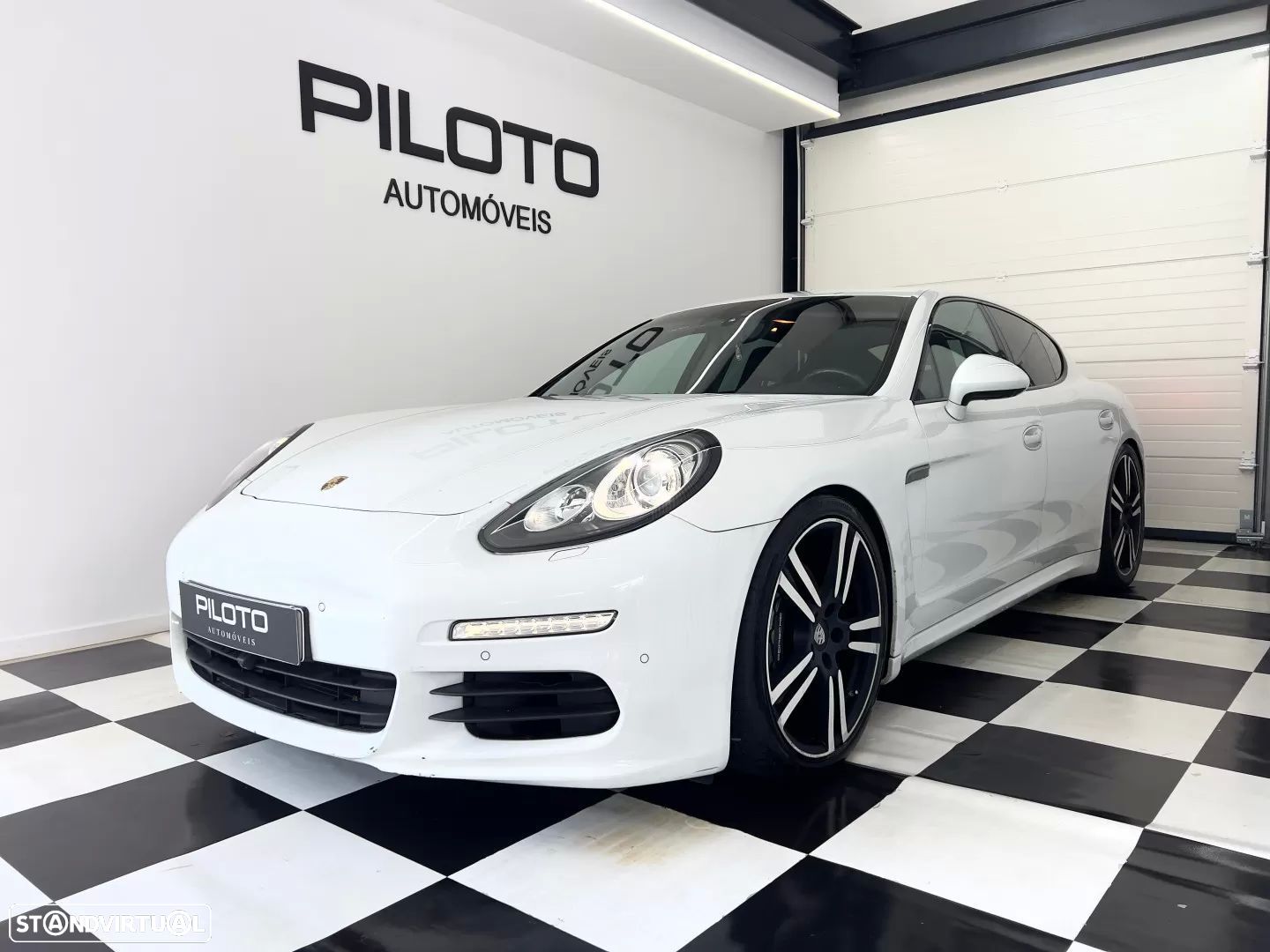 Porsche Panamera Edition - 1