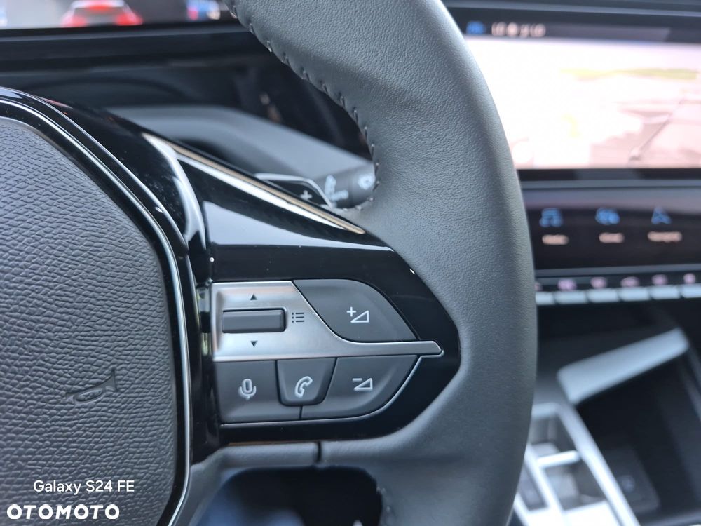 Peugeot 408 HYBRID 145 e-DSC6 Allure - 32