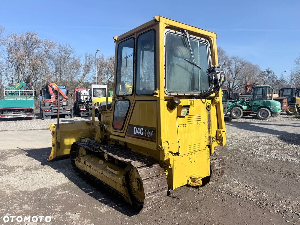 Caterpillar CAT D4C - 13