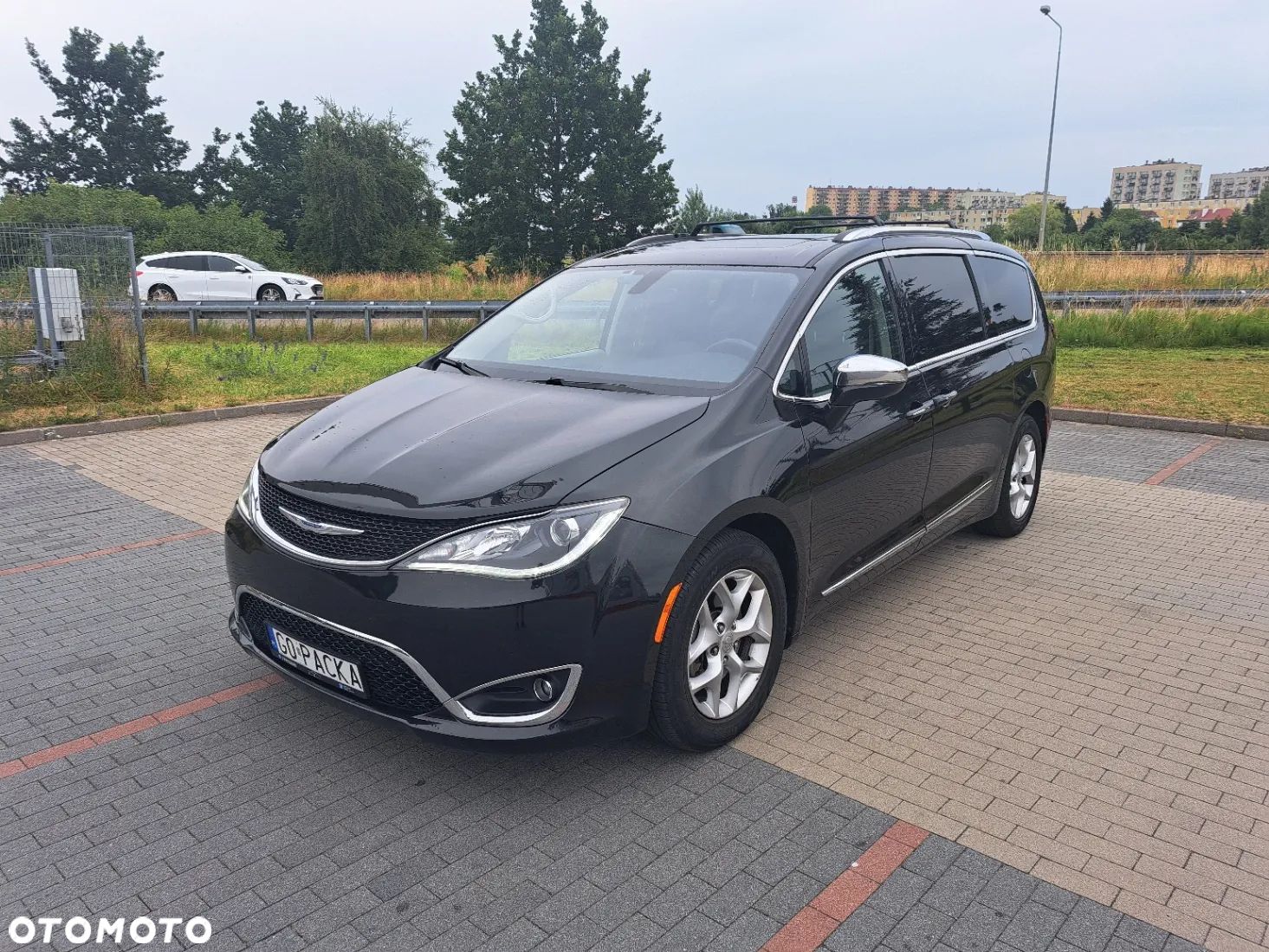Chrysler Pacifica - 1
