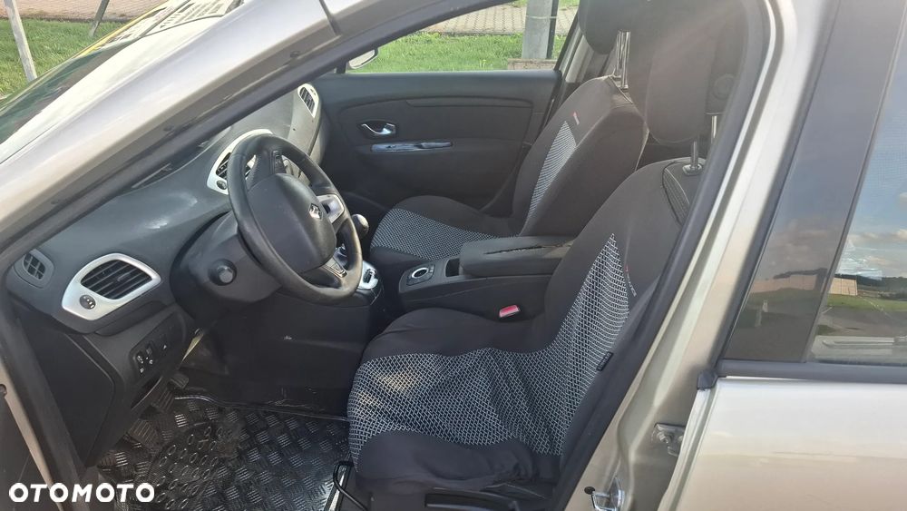 Renault Scenic 1.9 dCi Tech Run Euro5 - 24