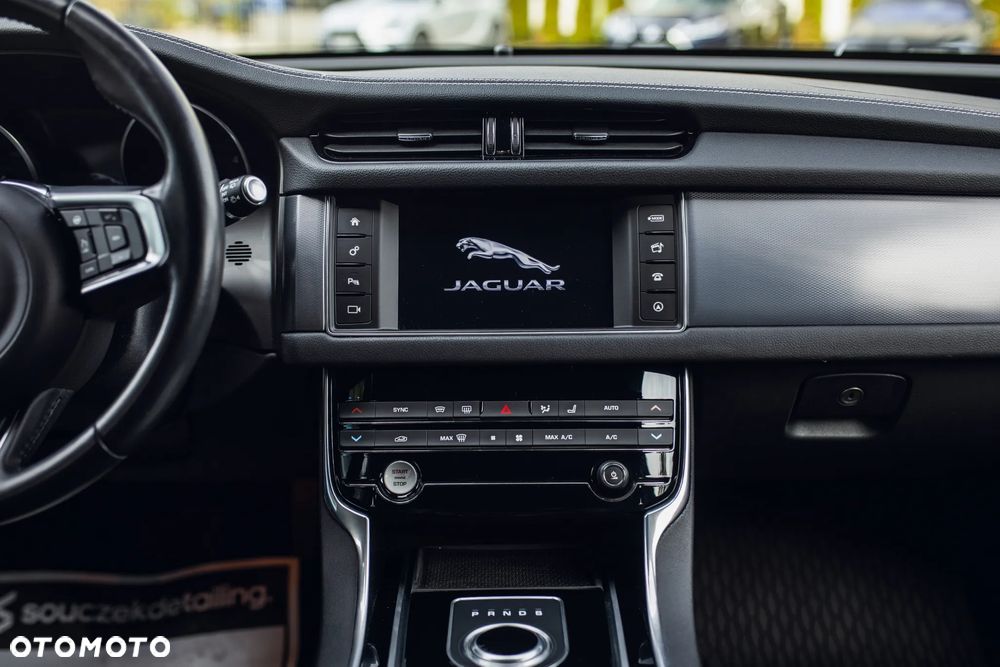 Jaguar XF 2.0 i4D R-Sport - 19