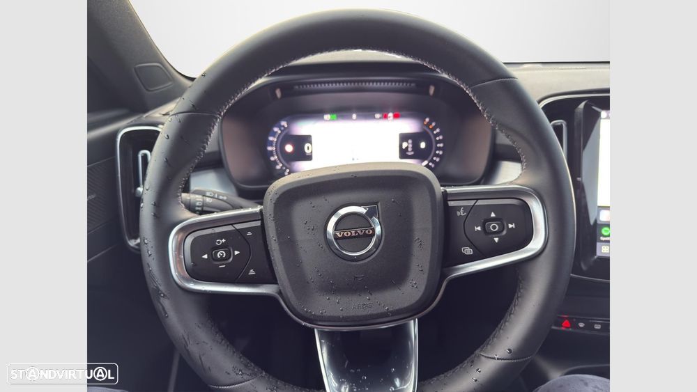 Volvo XC 40 2.0 B3 Plus Dark - 11