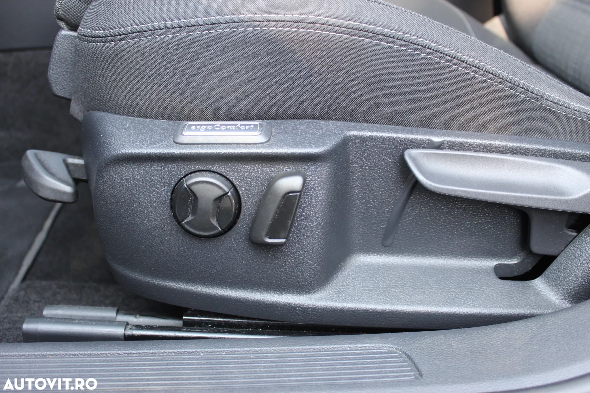 Volkswagen Passat 2.0 TDI DSG Comfortline - 33