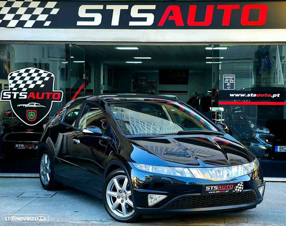 Honda Civic 1.8 Executive NAVI - 2