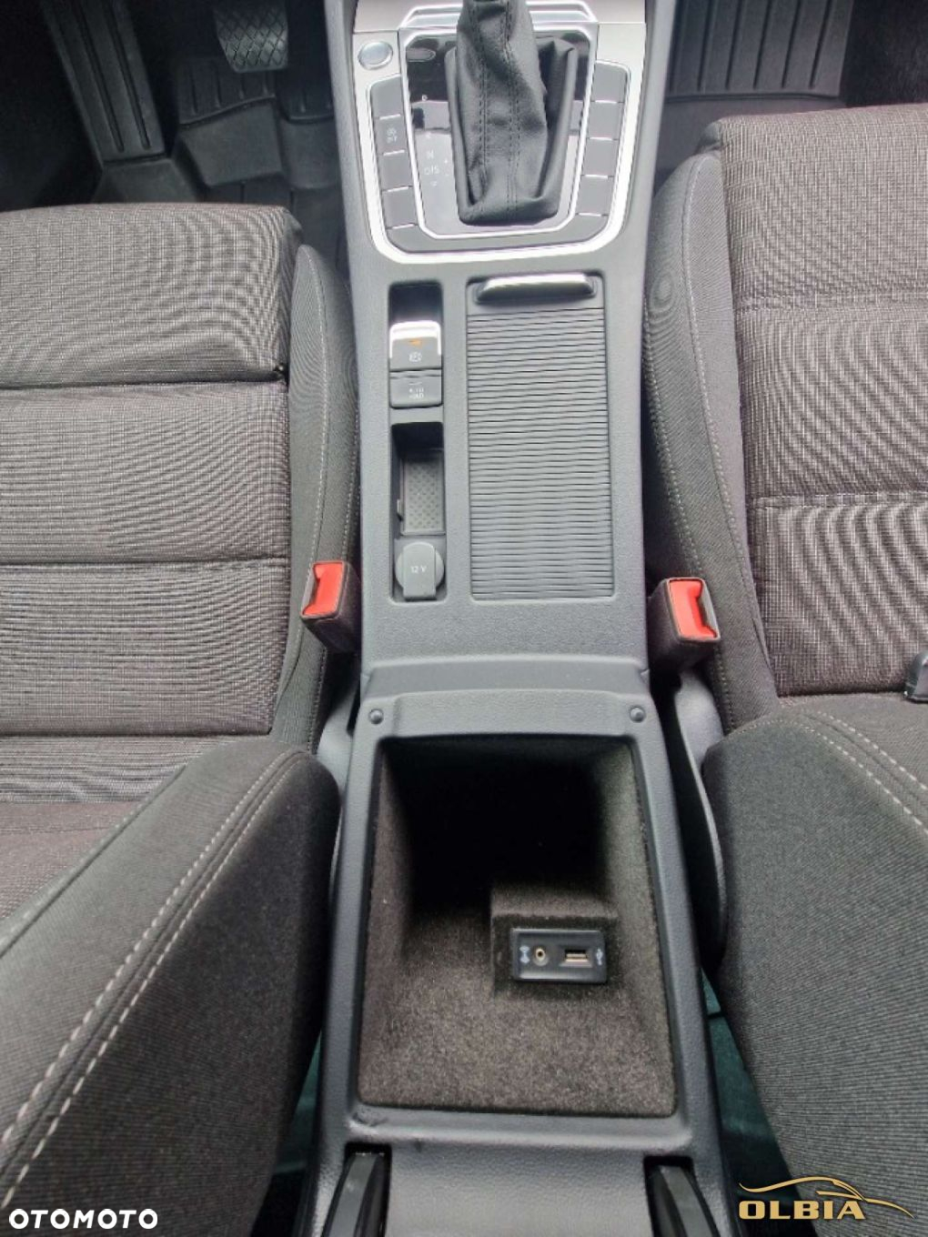 Volkswagen Passat - 24
