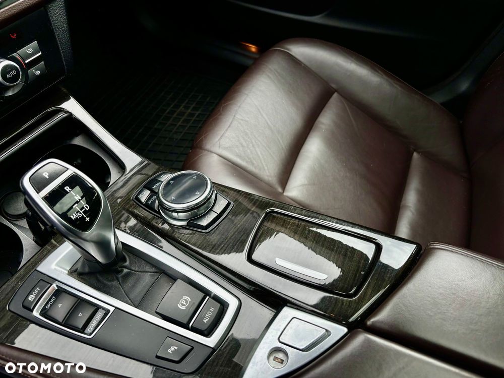 BMW Seria 5 525d Sport-Aut Luxury Line - 21