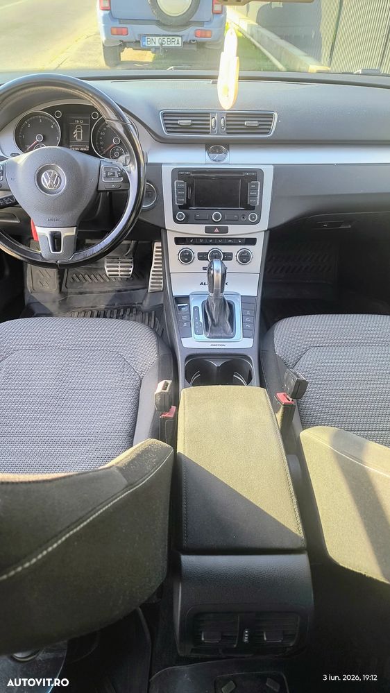 Volkswagen Passat - 4