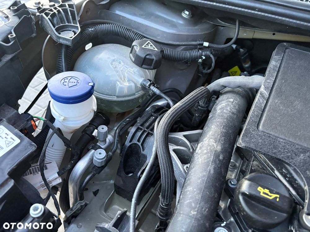 Peugeot 208 - 24
