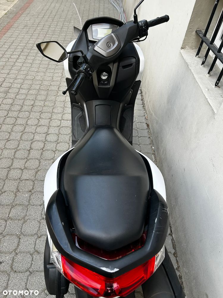 Yamaha NMAX - 11