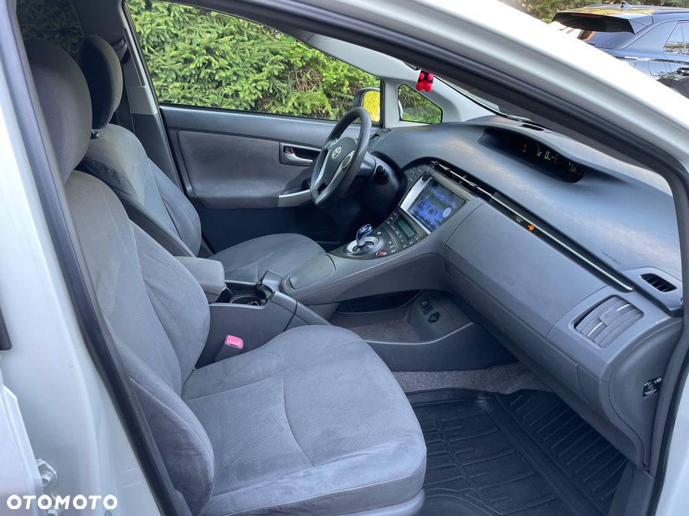 Toyota Prius 1.8 HSD Prestige - 7