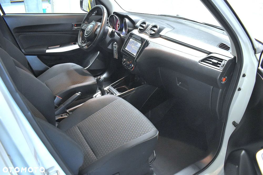 Suzuki Swift 1.2 Premium Plus - 9