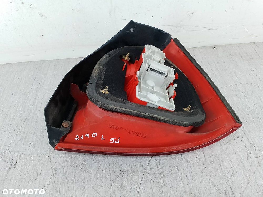LAMPA TYLNA LEWA AUDI A3 8L 8L0945095B 1.9 TDI - 2