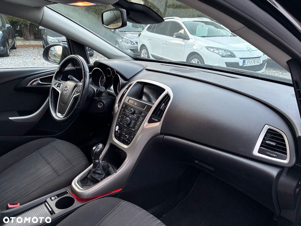 Opel Astra 1.4 Turbo Design Edition - 11