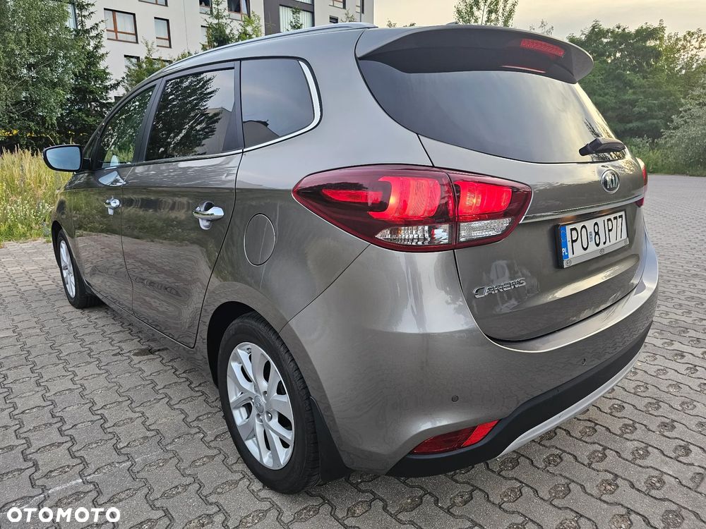 Kia Carens 1.6 GDI L - 12
