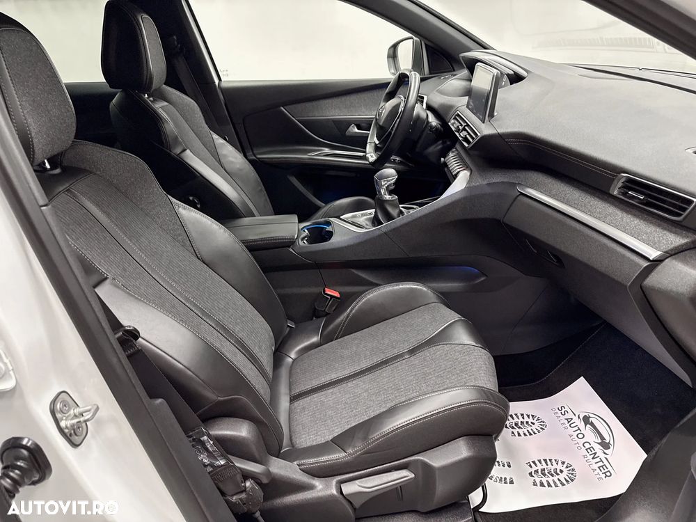 Peugeot 3008 1.2 PureTech Turbo S&S GT-Line - 16