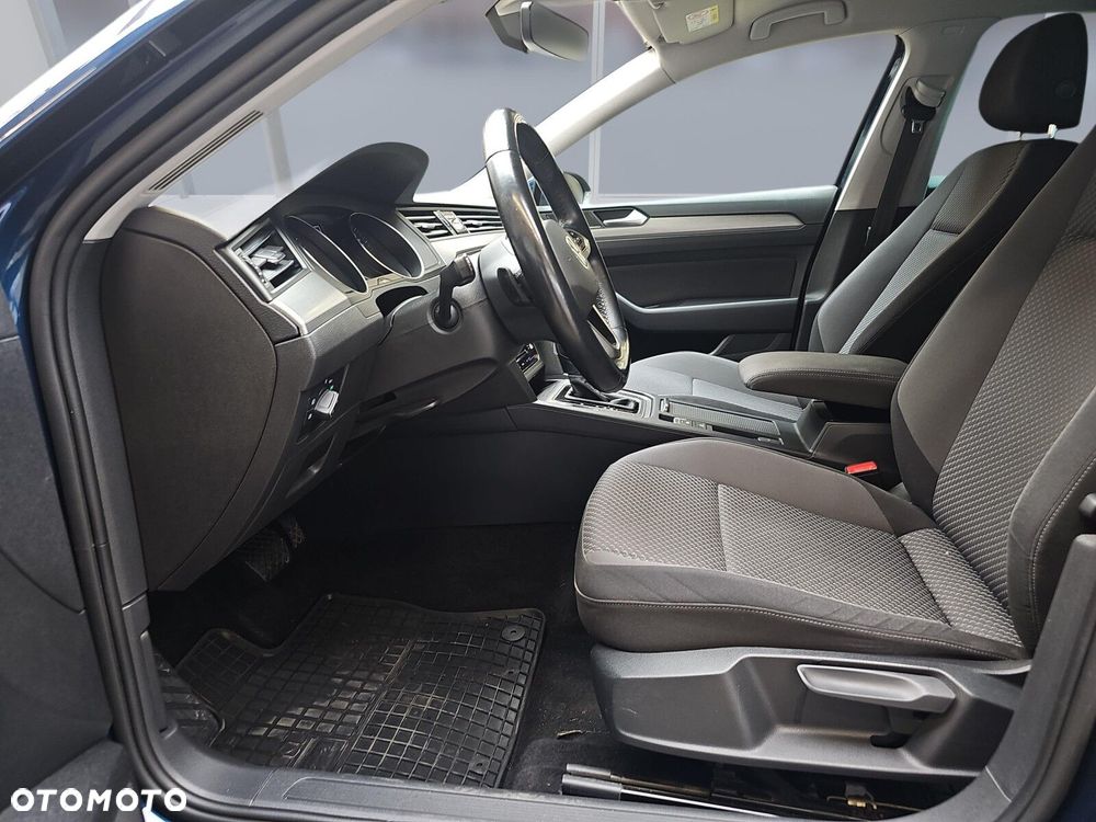 Volkswagen Passat Variant 2.0 TDI EVO Essence DSG - 9