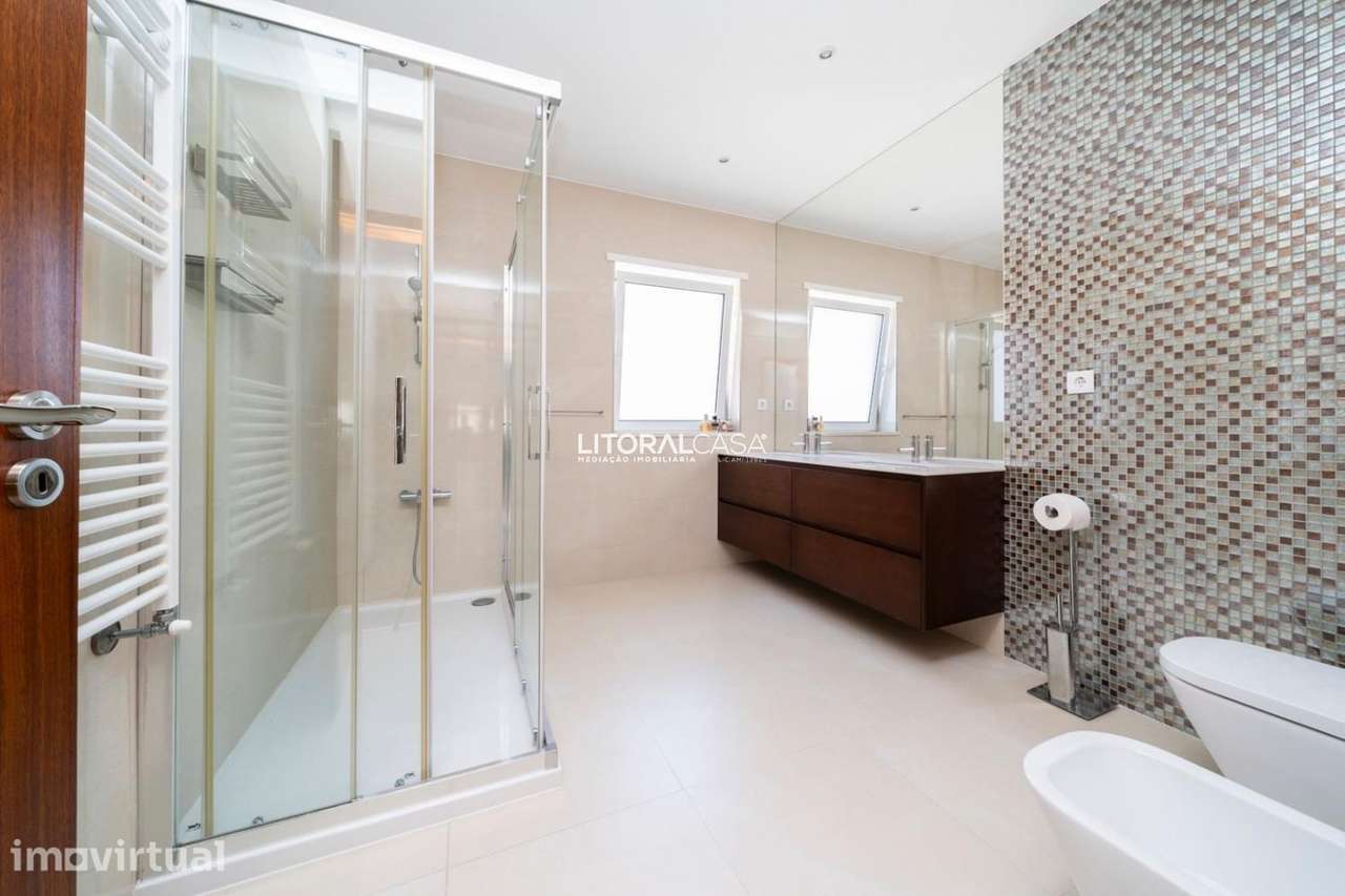 Moradia | Arquitetura Moderna | Garagem fechada | Duas suites | Mira - Grande imagem: 4/13