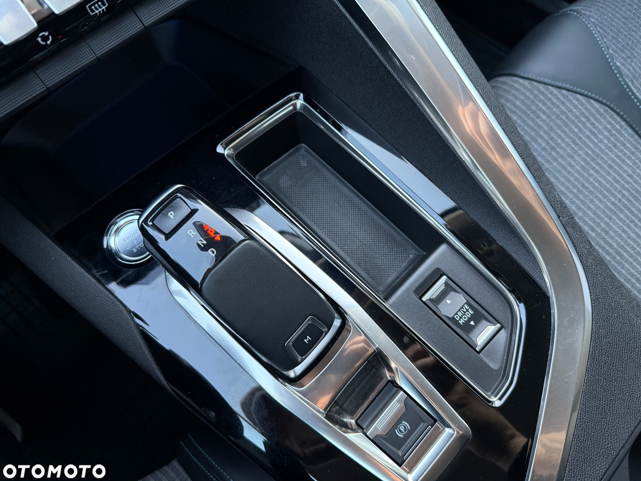 Peugeot 3008 1.2 PureTech Allure S&S EAT8 - 29