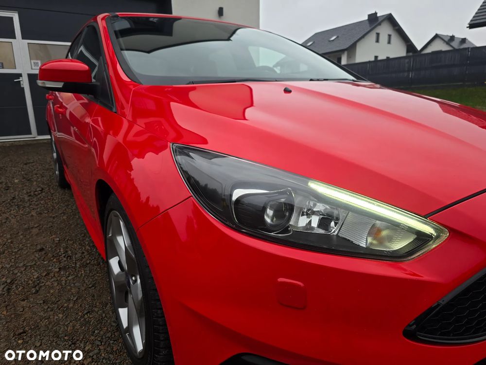 Ford Focus 2.0 EcoBoost ST mit Leder-Sport-Paket - 13
