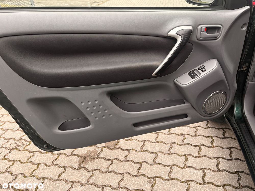 Toyota RAV4 1.8 VVT-i 4x2 - 24