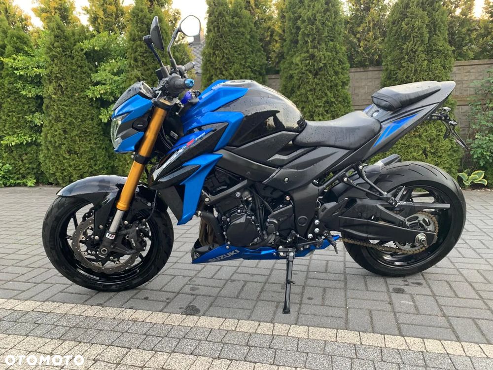 Suzuki GSR - 10