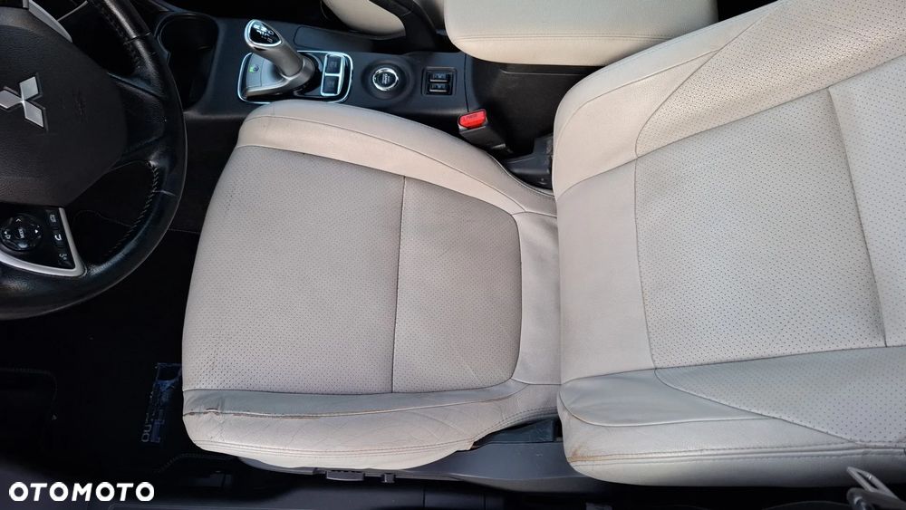 Mitsubishi Outlander - 24