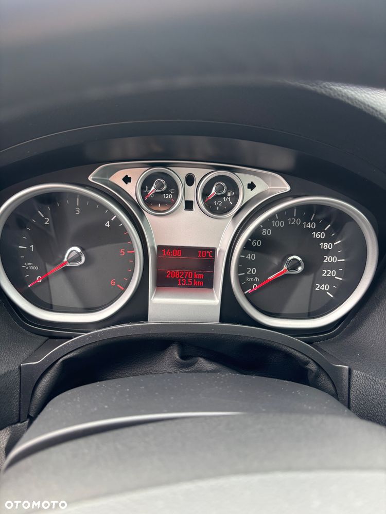 Ford Kuga - 11