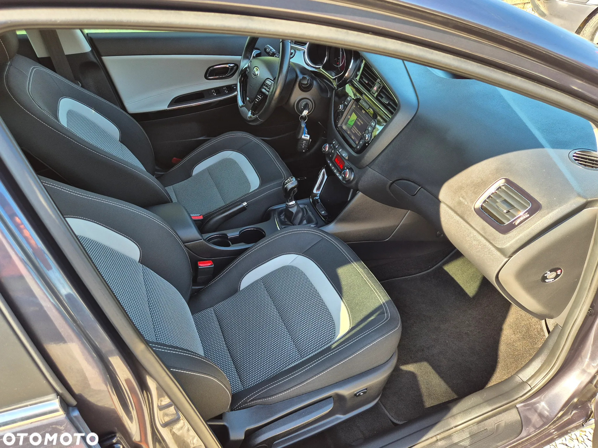 Kia Ceed 1.6 CRDi 136 ISG Platinum Edition - 30
