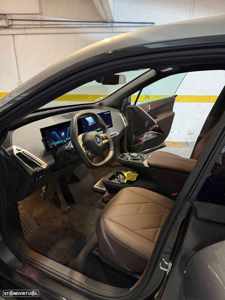 BMW iX xDrive 40 Pack Desportivo - 23