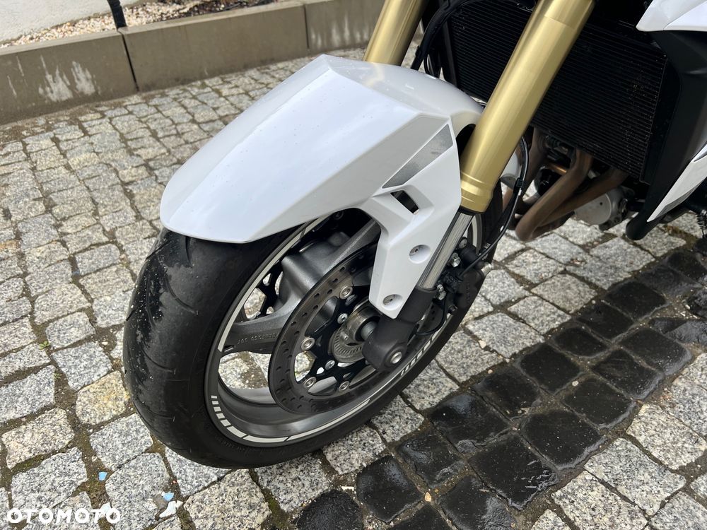Suzuki GSR - 9