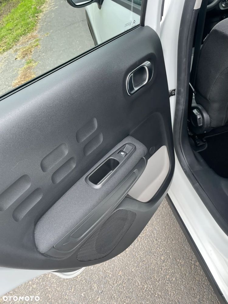 Citroën C3 Pure Tech 82 SHINE - 30
