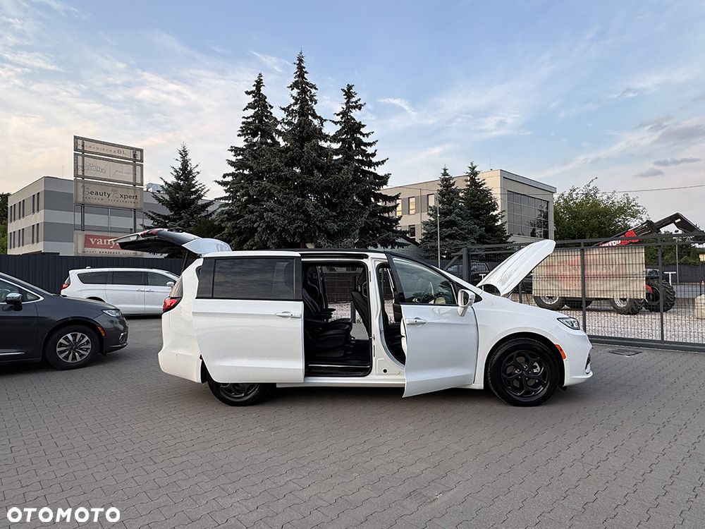 Chrysler Pacifica - 12