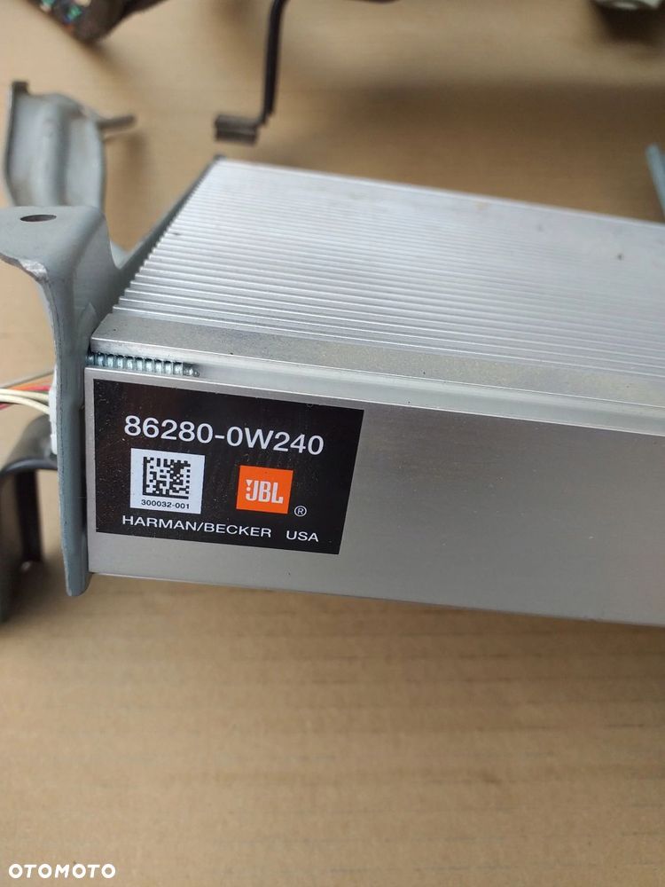 Toyota Prius II 1,5 hybryda WZMACNIACZ JBL - 4