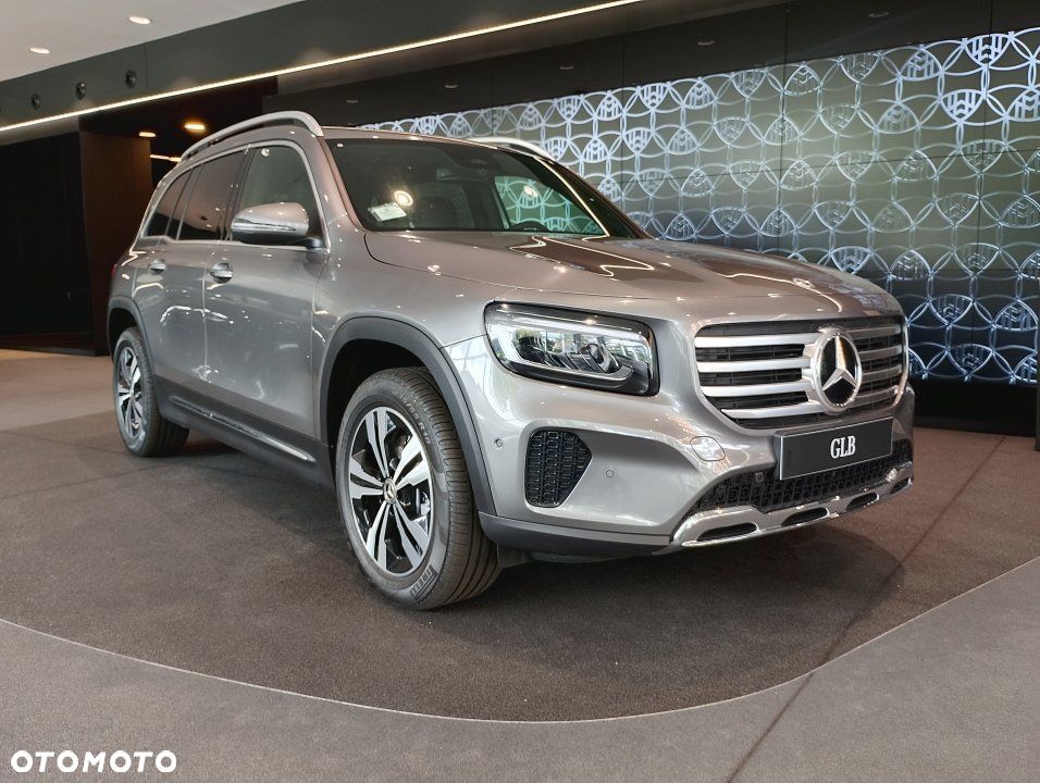 Mercedes-Benz GLB - 1