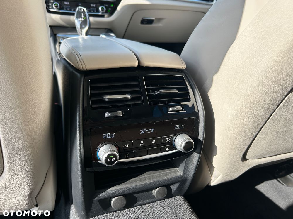 BMW Seria 5 530i xDrive Sport Line sport - 23