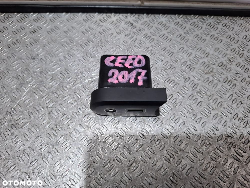 Wejście USB AUX Kia Ceed 2017 nr 96120A2300 - 2