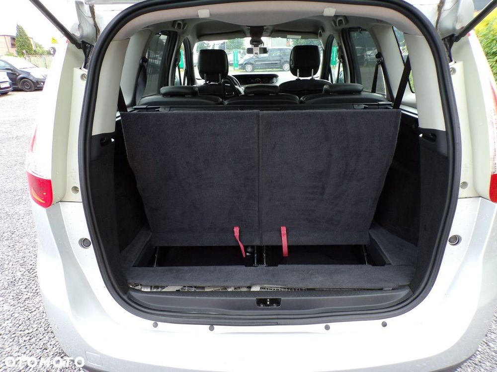 Renault Grand Scenic - 32