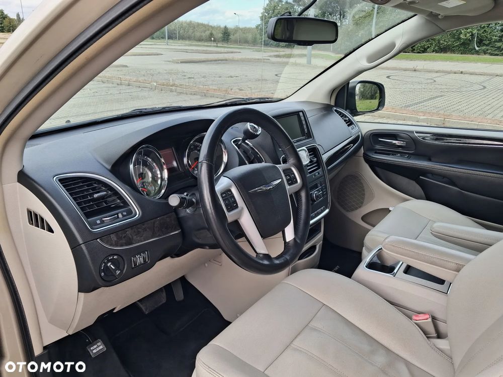Chrysler Town & Country 3.6 Touring - 23