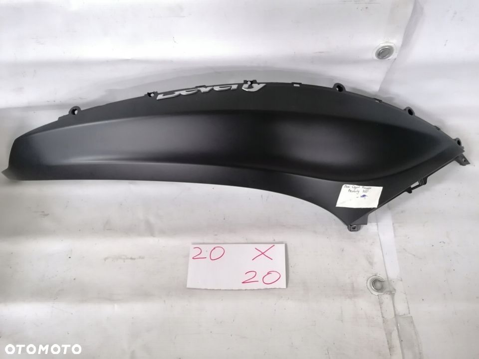 Piaggio Beverly 300 owiewka ogon zadupek prawy - 1