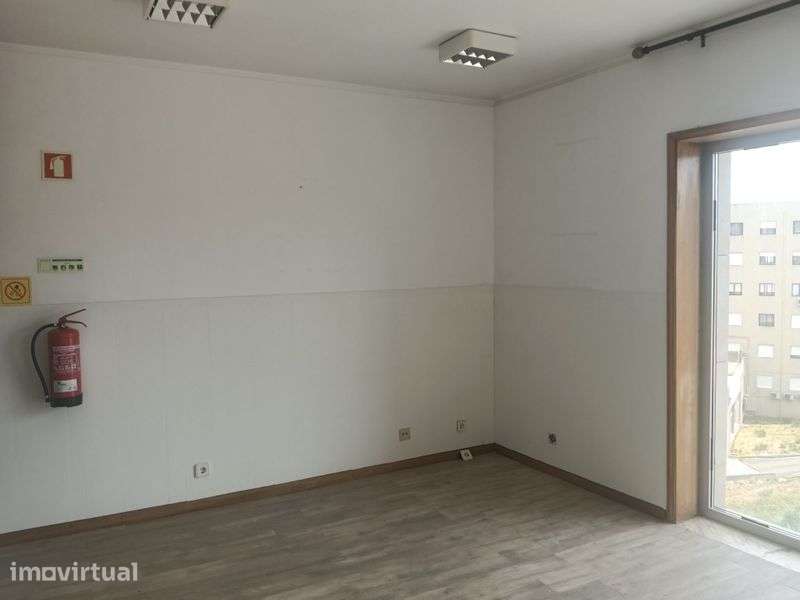 Escritório/Sala/Gabinete Novo com WC privativo e água quente - Grande imagem: 5/7