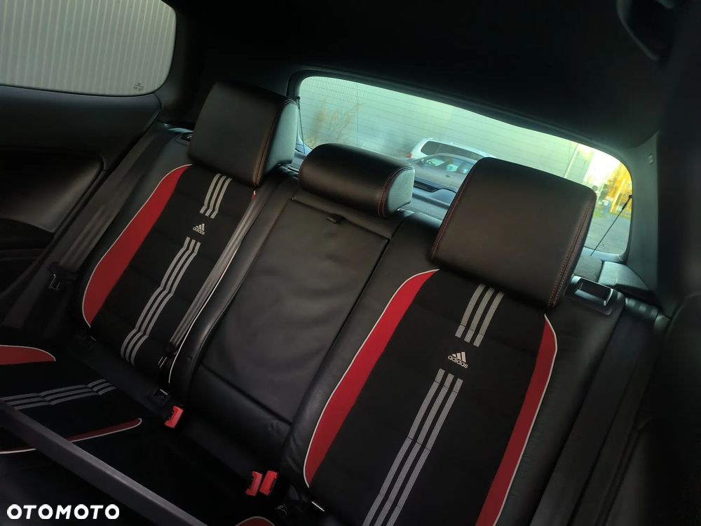 Volkswagen Golf 2.0 GTI adidas - 14