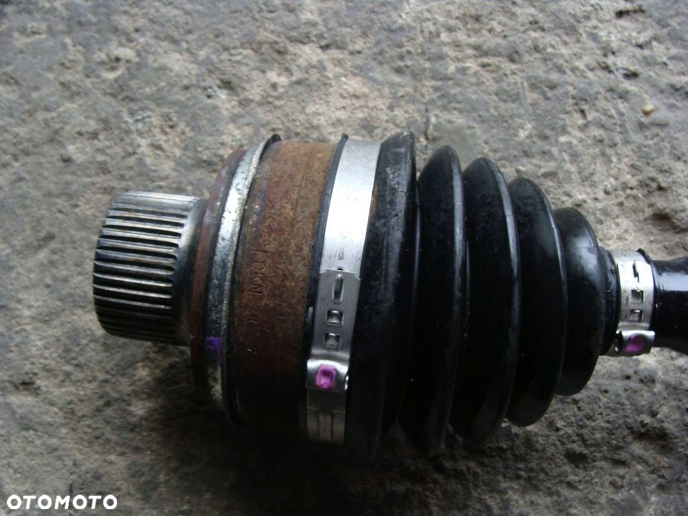 półoś lewa audi a4 a5 b8 8k0407271al 2.0 tdi - 2