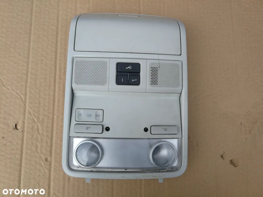 Passat B6 lampka oświetlenie kabiny - 1