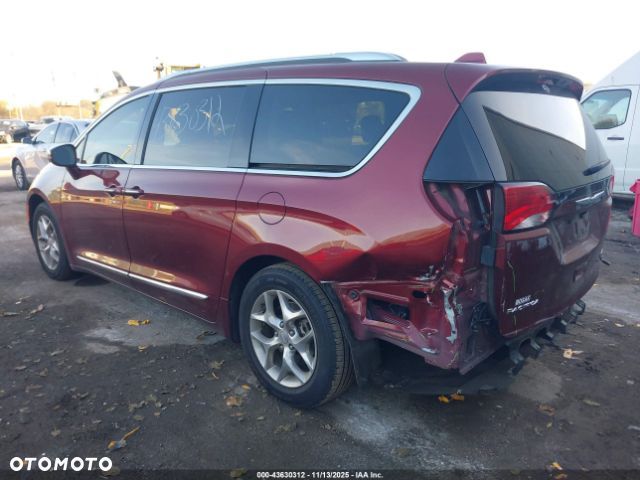 Chrysler Pacifica - 3